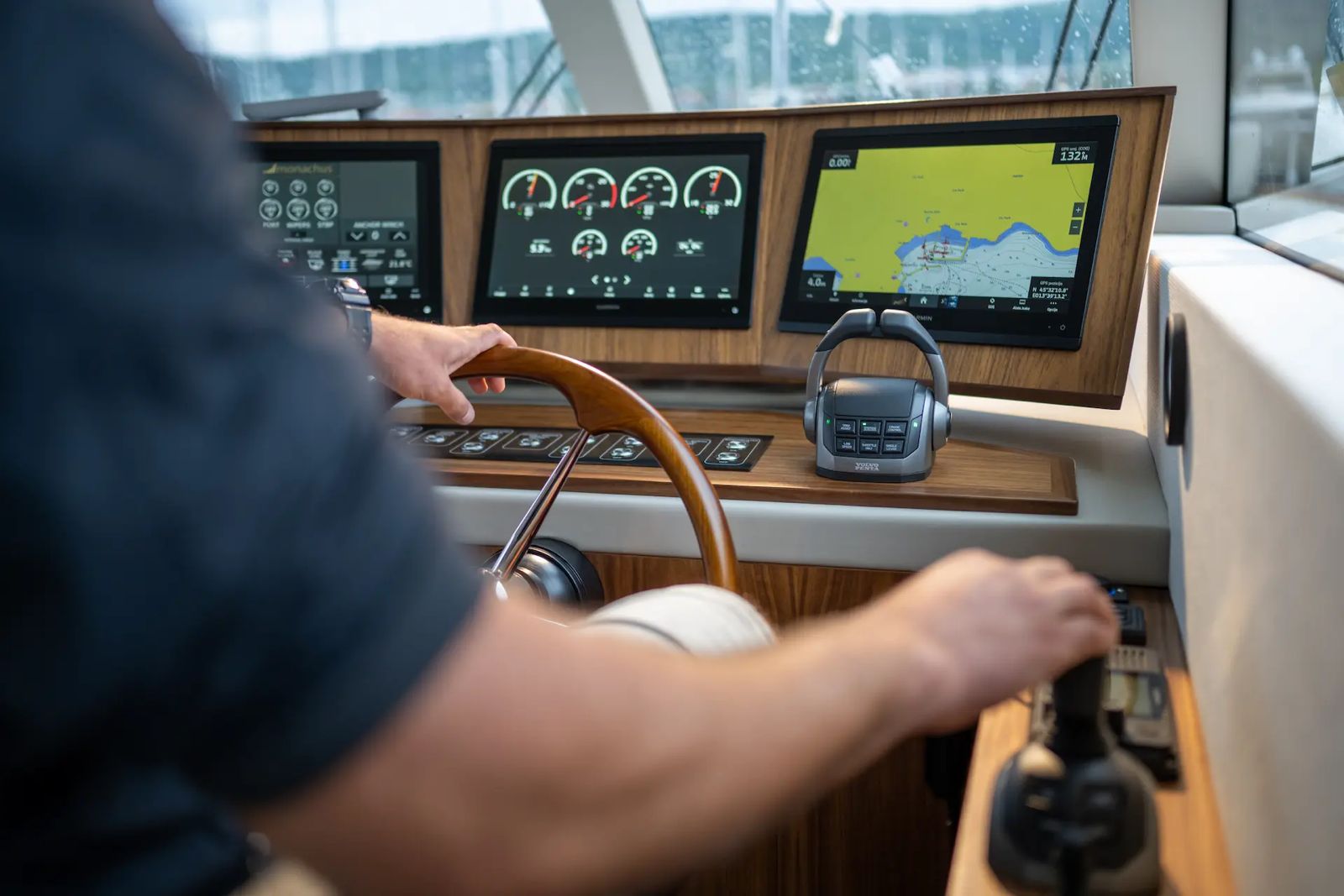 image2-2 Yacht builder sea trial at helm and controls